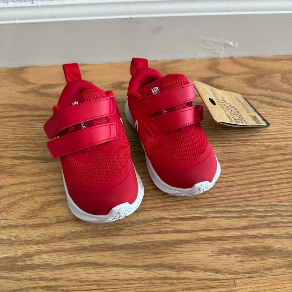 NWT Nike kids star runners
